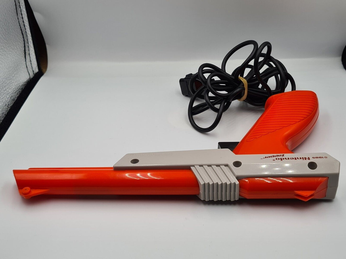 Nintendo NES Zapper Light Gun 1985 - T-Retro-Games