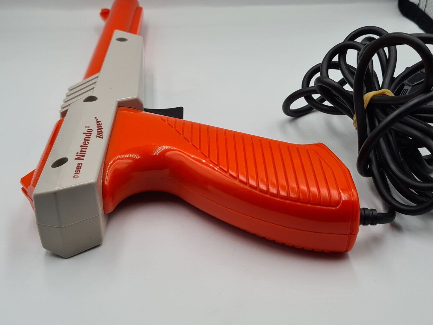 Nintendo NES Zapper Light Gun 1985 - T-Retro-Games