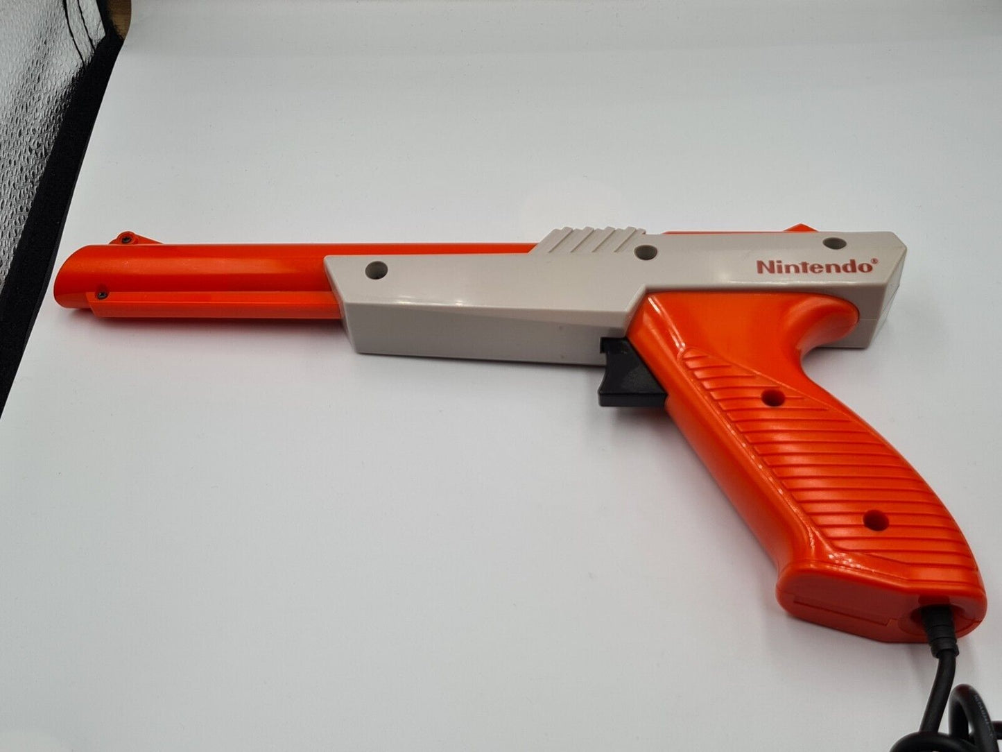Nintendo NES Zapper Light Gun 1985 - T-Retro-Games