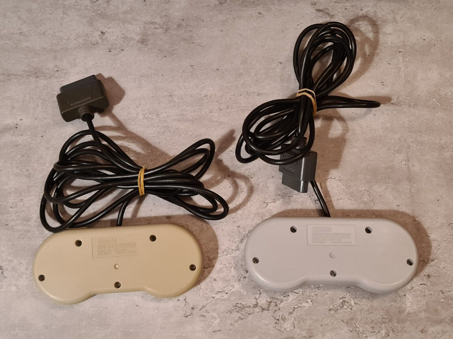 SNES Super Nintendo Konsole Console mit 2 Controllern + Kabeln - T-Retro-Games