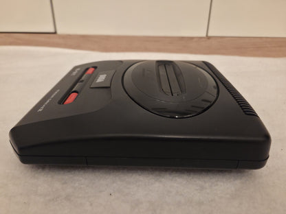 Sega Mega Drive Console Konsole 1631-50 mit Kabeln und Controller