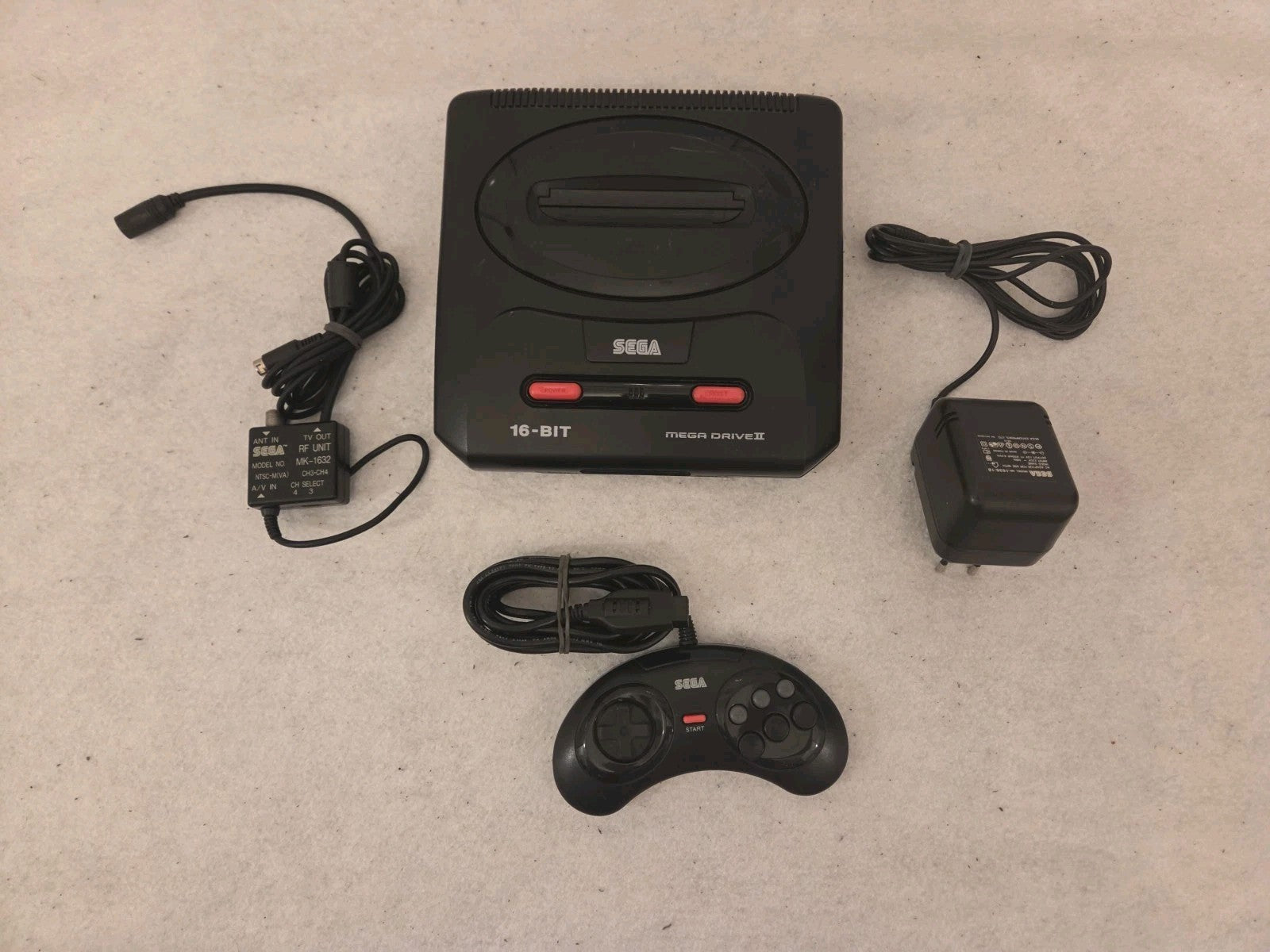 Sega Mega Drive II MK-1631-50 Console Konsole mit Kabeln und Controller