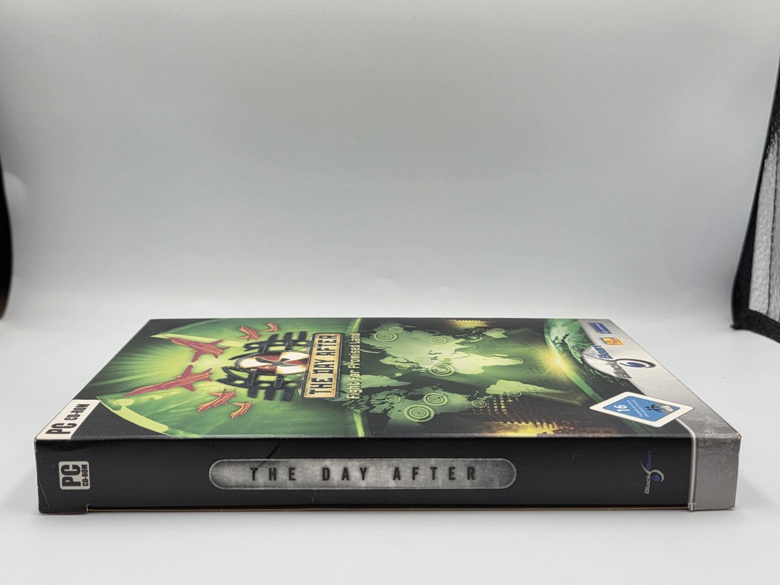 PC-CD Rom Spiel Big Box The Day After Fight for Promised Land 2 CDS