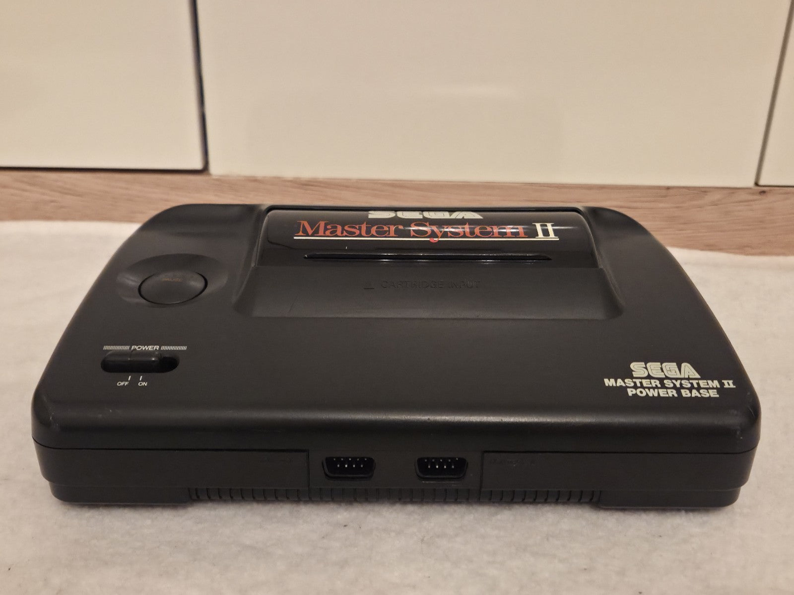 Sega Master System II Console Konsole 3006-18 mit Kabeln und Controller