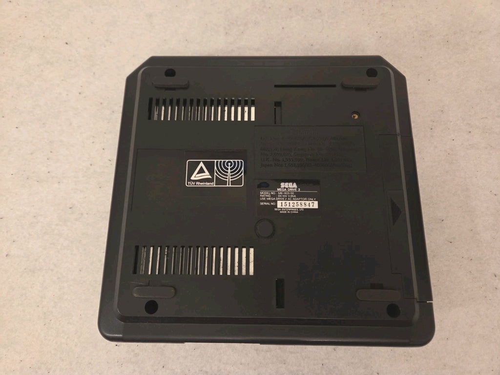 Sega Mega Drive II MK-1631-50 Console Konsole mit Kabeln und Controller