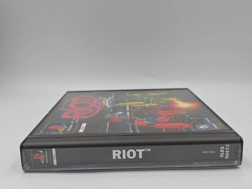PS1 Playstation 1 Spiel Riot mit OVP und Anleitung Multilingual