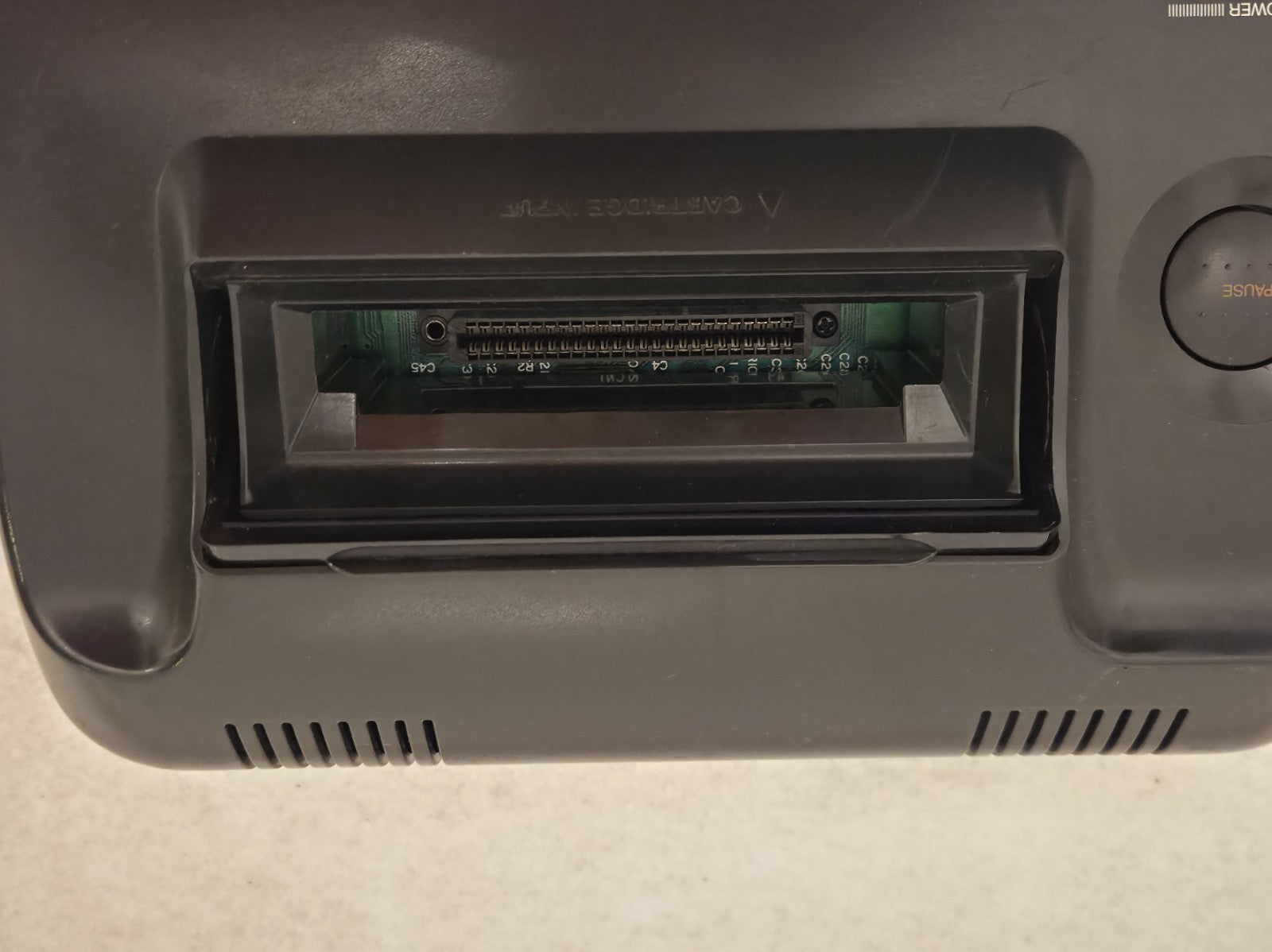 Sega Master System II Console Konsole 3006-18 mit Kabeln und Controller