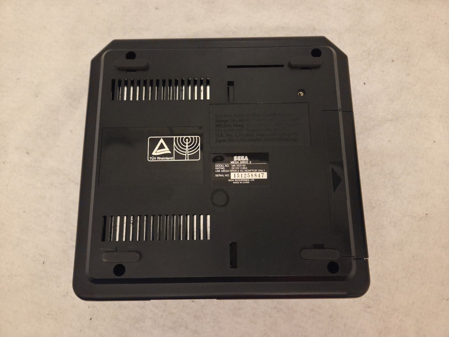 Sega Mega Drive Console Konsole 1631-50 mit Kabeln und Controller