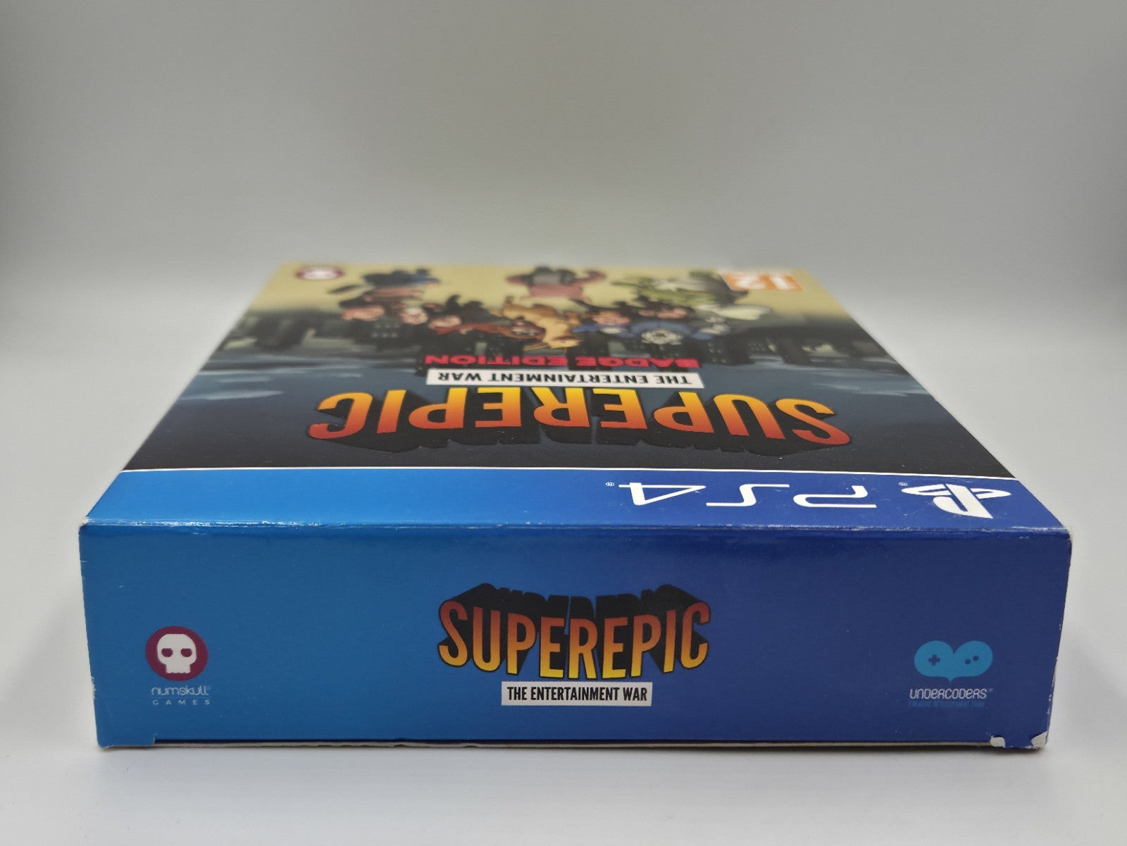PS4 Playstation 4 Superepic The Entertainment War Badge Edition OVP Englisch
