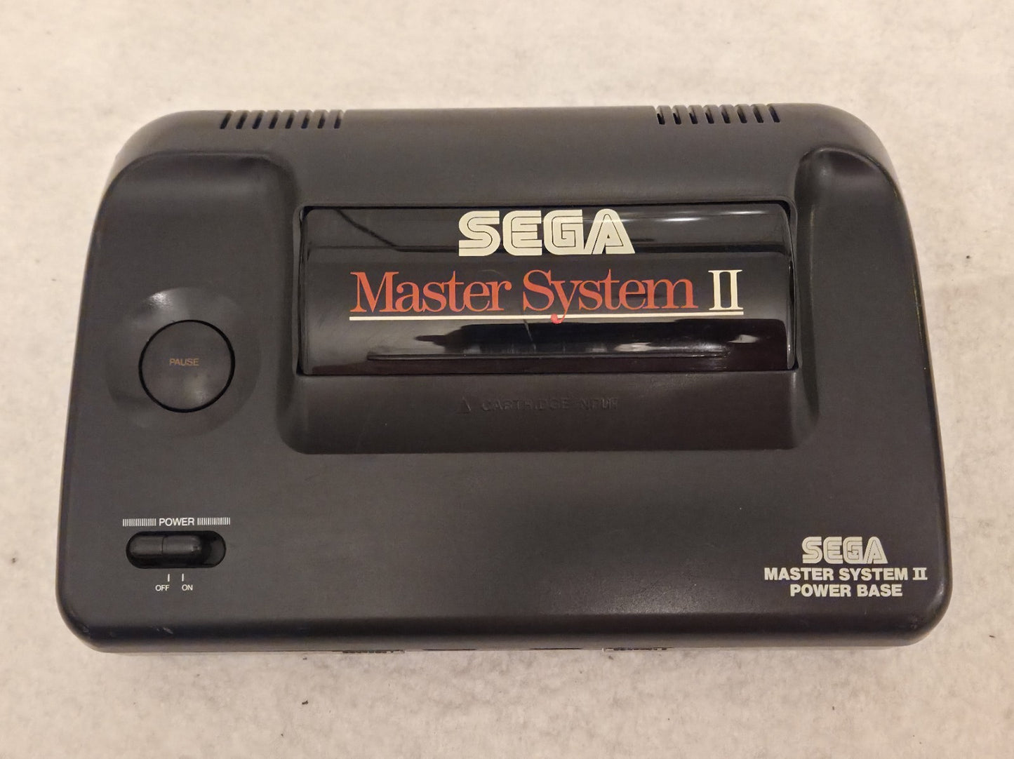 Sega Master System II Console Konsole 3006-18 mit Kabeln und Controller