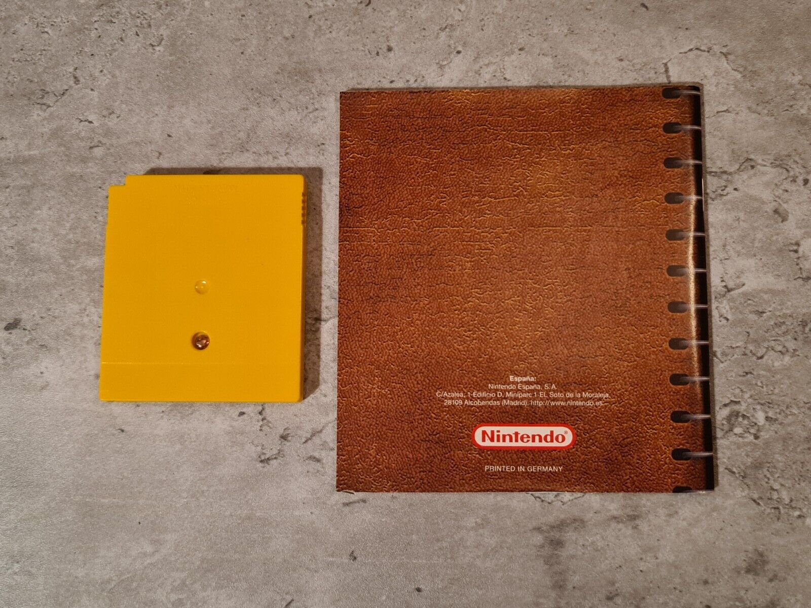 Game Boy Pokemon Ediciòn Especial Pikachu mit OVP und Anleitung ESP - T-Retro-Games 
