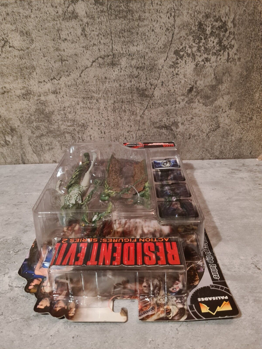 Palisades Action Figures: Series 2 Resident Evil Alexia 2001 - T-Retro-Games 