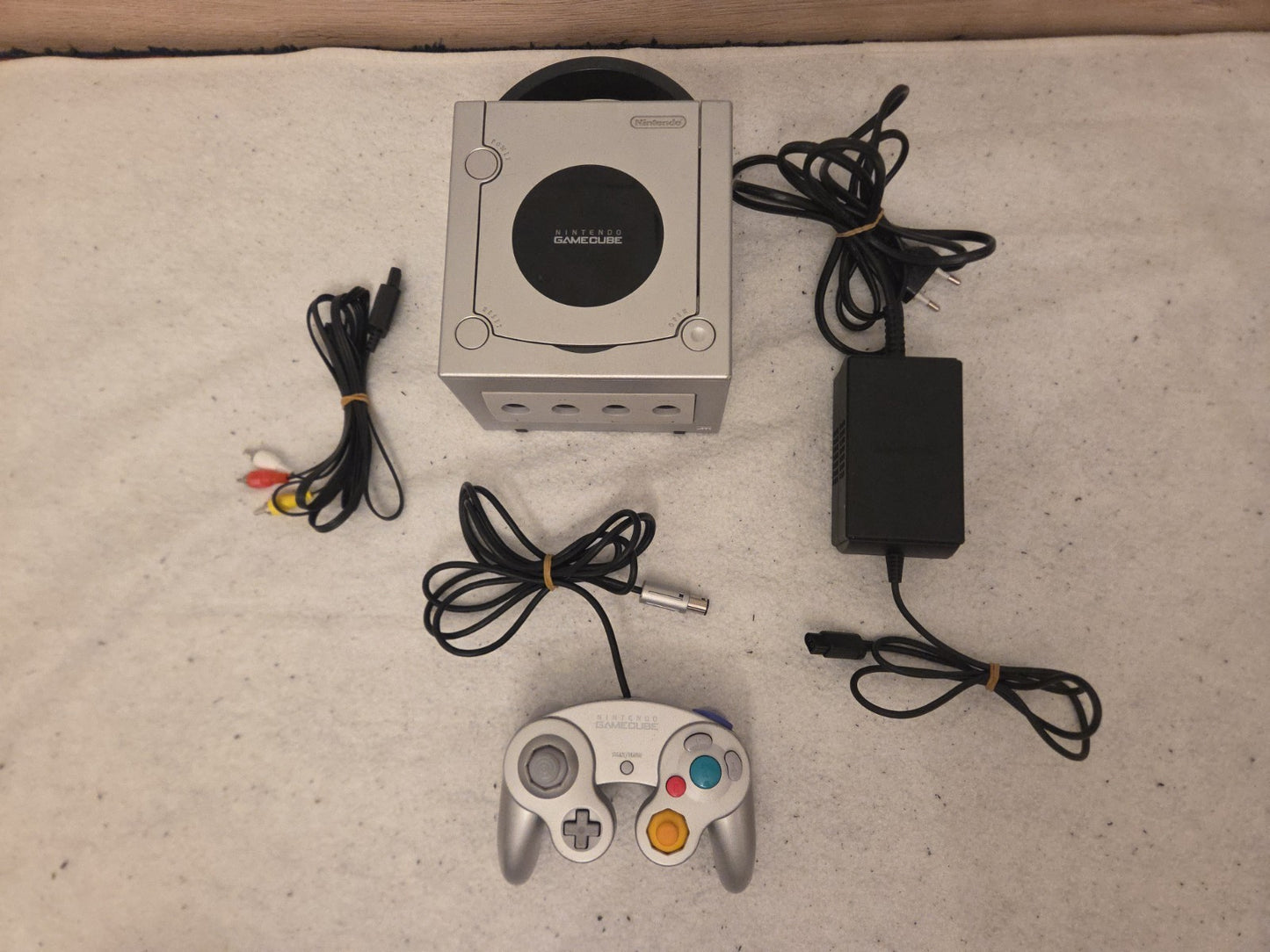 Nintendo GameCube Konsole Console mit Controller + Kabeln Silber  DOL-001 (EUR)