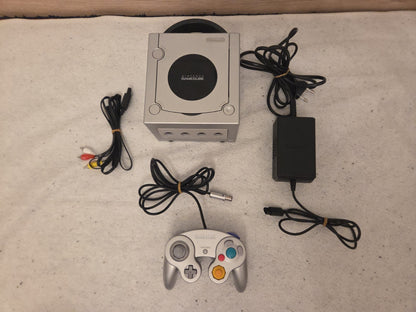 Nintendo GameCube Konsole Console mit Controller + Kabeln Silber  DOL-001 (EUR)