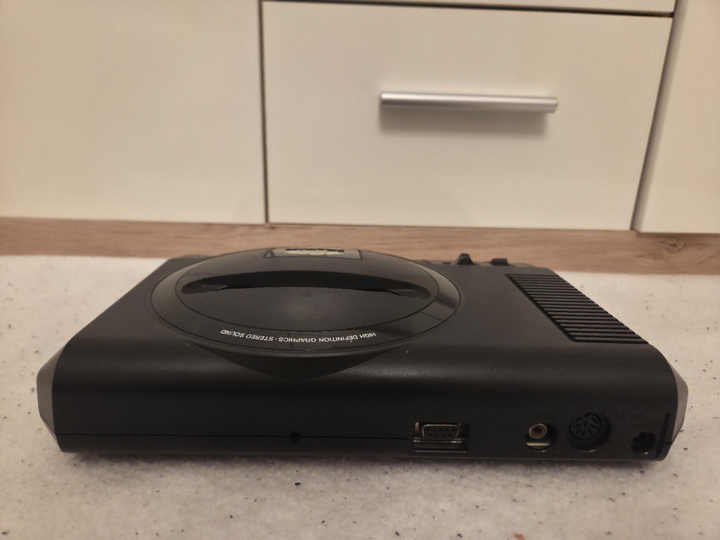 Sega Mega Drive Console Konsole 1600-24 mit Kabeln und Controller
