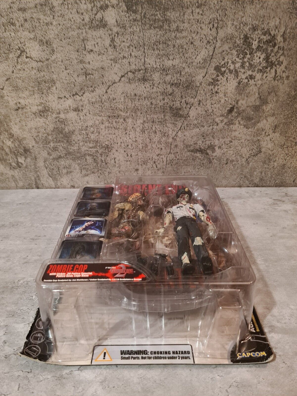 Palisades Action Figures: Series 2 Resident Evil Zombie Cop Weiß White 2001 - T-Retro-Games 