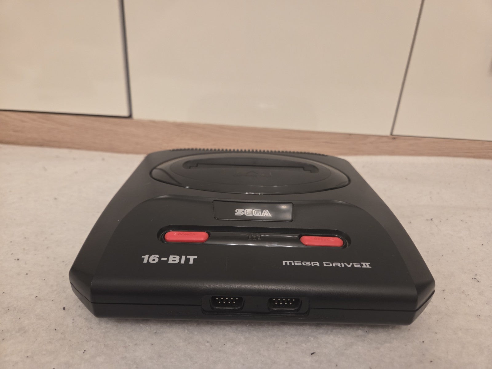 Sega Mega Drive II MK-1631-50 Console Konsole mit Kabeln und Controller