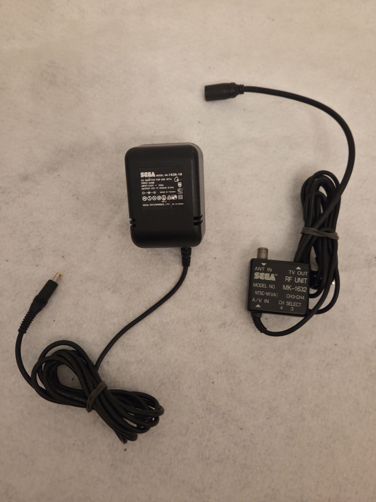 Sega Mega Drive Console Konsole 1631-50 mit Kabeln und Controller