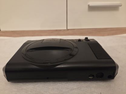 Sega Mega Drive Console Konsole 1601-18 mit Kabeln und Controller