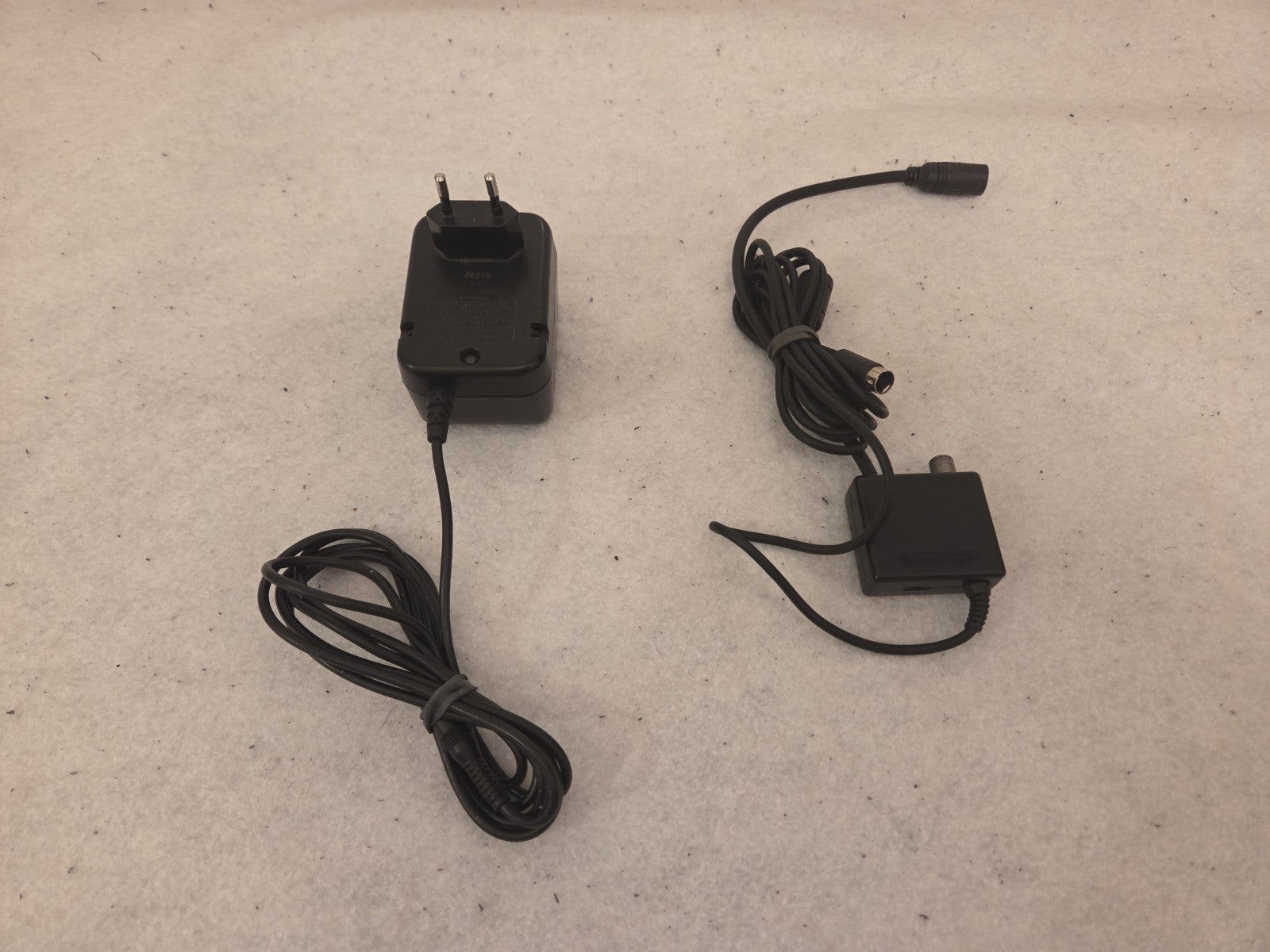 Sega Mega Drive II MK-1631-50 Console Konsole mit Kabeln und Controller