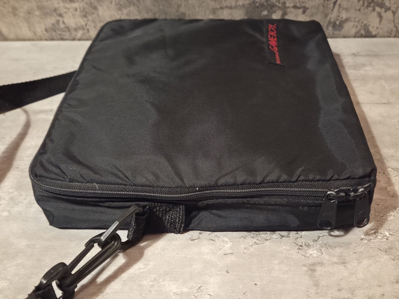 Nintendo Game Boy Umhängetasche Bag Black Schwarz