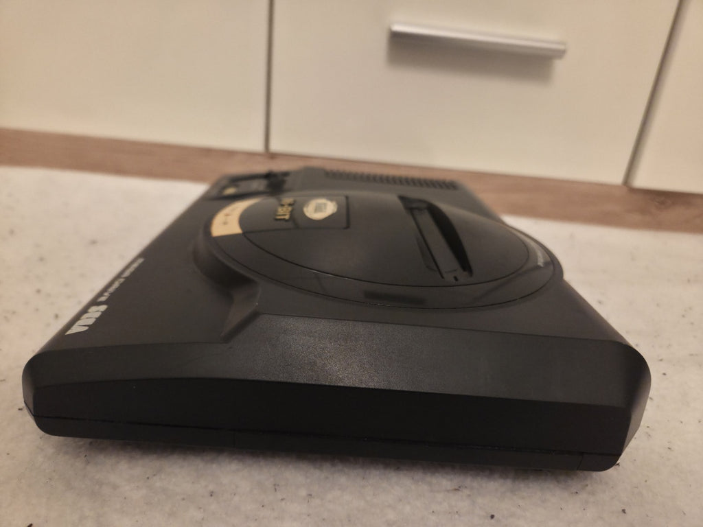 Sega Mega Drive Console Konsole 1600-24 mit Kabeln und Controller