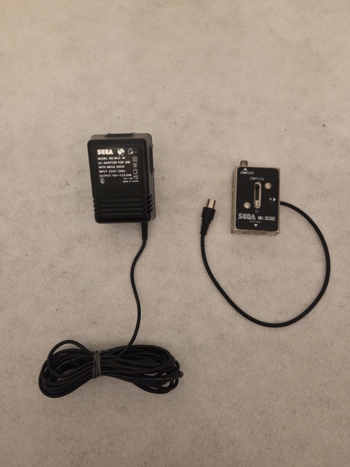 Sega Mega Drive Console Konsole 1601-18 mit Kabeln und Controller