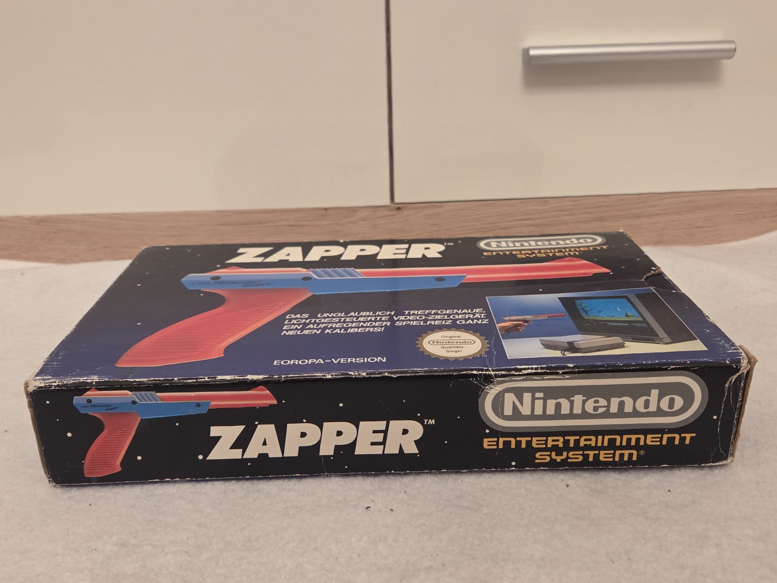 Nintendo NES Zapper Light Gun  1985 OVP NOE