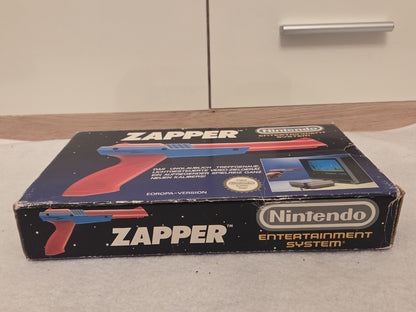 Nintendo NES Zapper Light Gun  1985 OVP NOE