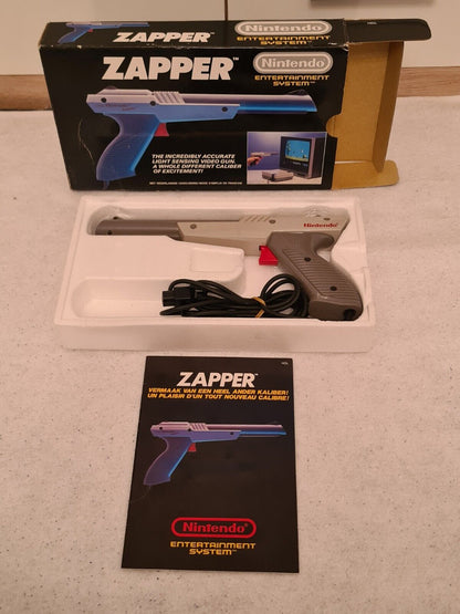 Nintendo NES Zapper Light Gun 1985 Grau Grey OVP - T-Retro-Games 