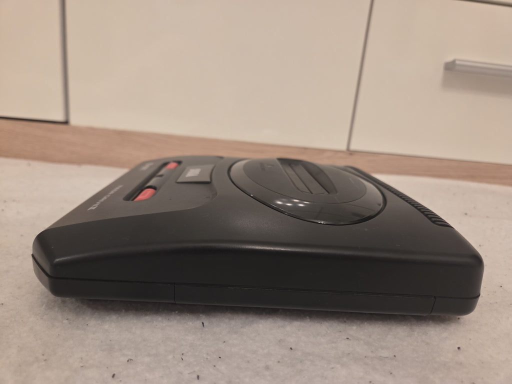 Sega Mega Drive II MK-1631-50 Console Konsole mit Kabeln und Controller