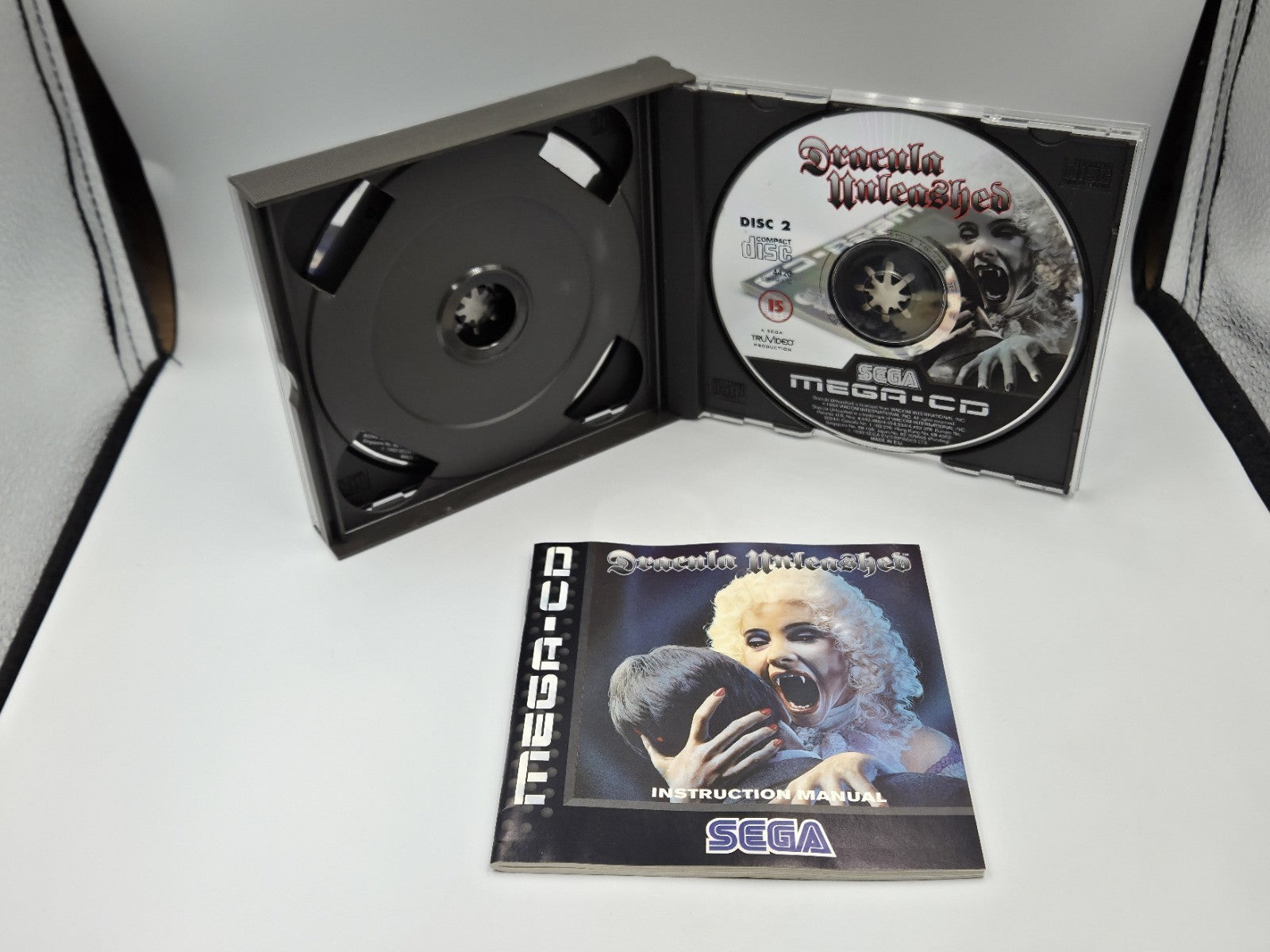 Sega Mega-CD Spiel Dracula Unleashed mit OVP+Anleitung Multi Language 2 Discs