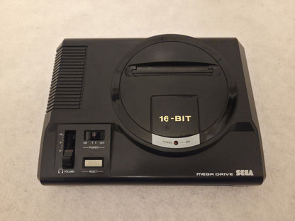 Sega Mega Drive Console Konsole 1601-18 mit Kabeln und Controller