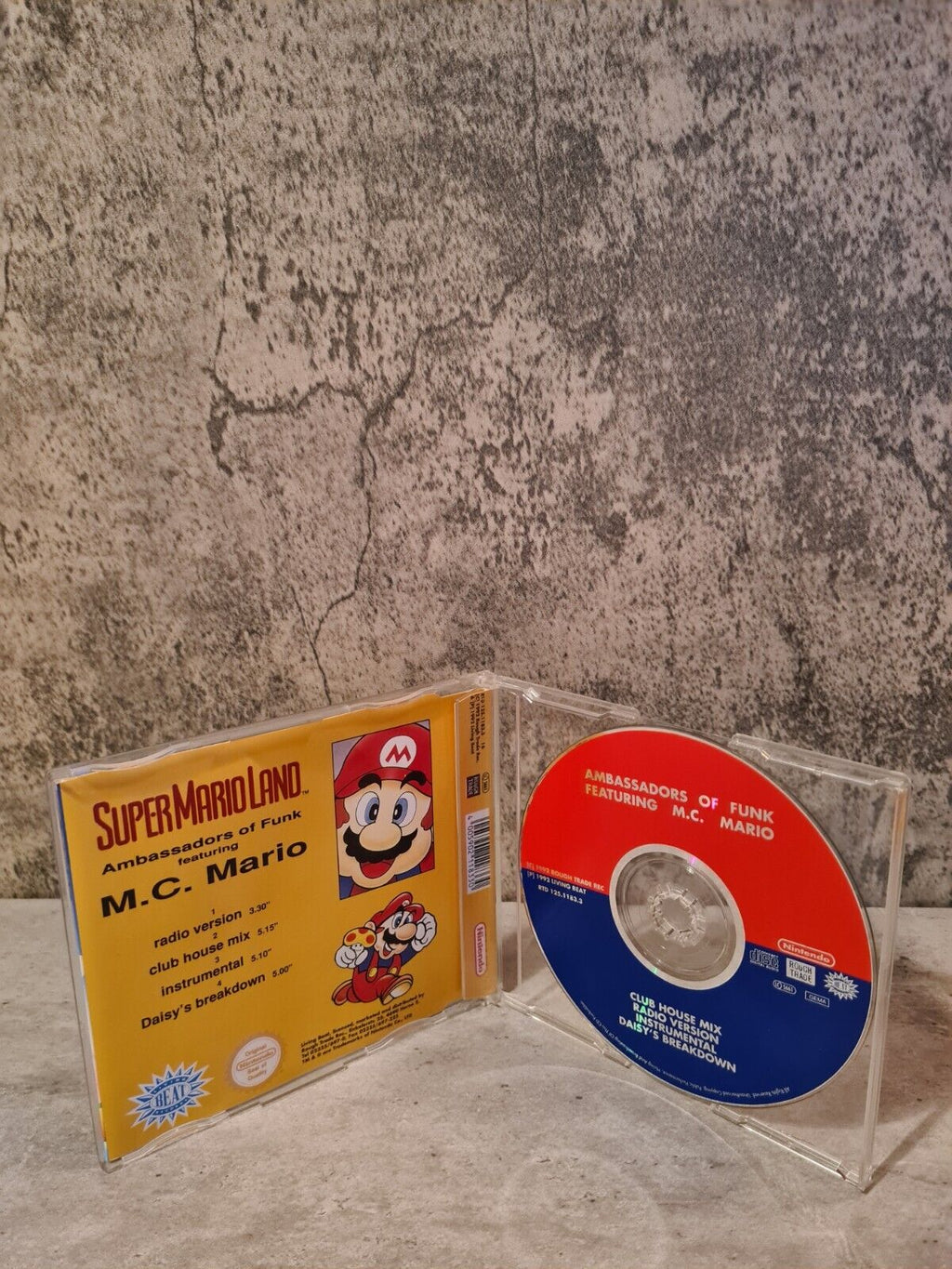 Super Mario Land Ambassadors of Funk featuring M.C. Mario Nintendo 1992 - T-Retro-Games 