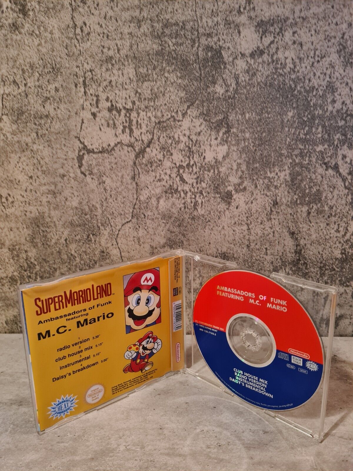 Super Mario Land Ambassadors of Funk featuring M.C. Mario Nintendo 1992 - T-Retro-Games 