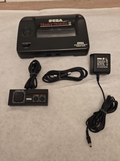 Sega Master System II Console Konsole 3006-18 mit Kabeln und Controller