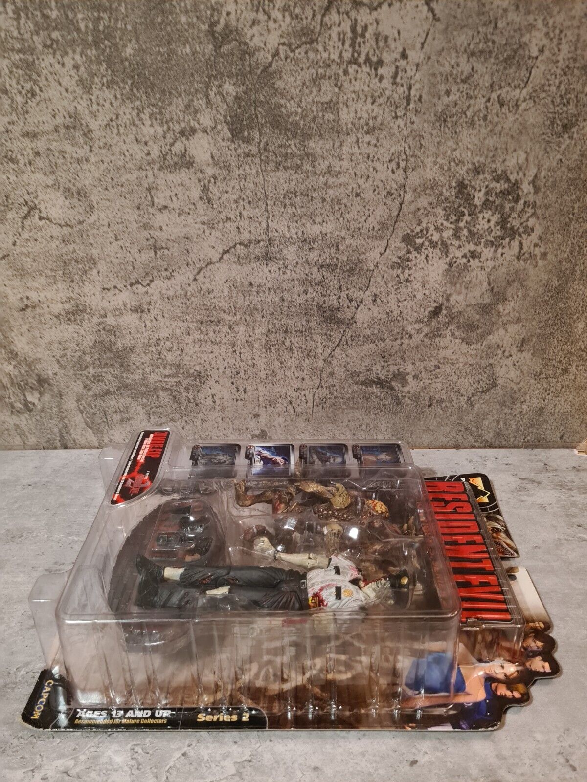 Palisades Action Figures: Series 2 Resident Evil Zombie Cop Weiß White 2001 - T-Retro-Games 