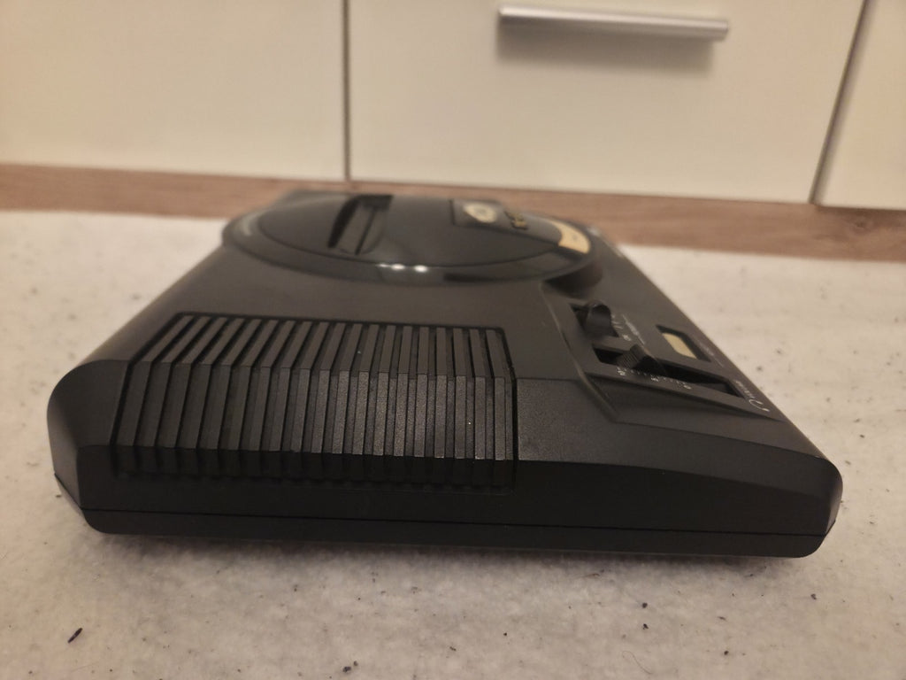 Sega Mega Drive Console Konsole 1600-24 mit Kabeln und Controller