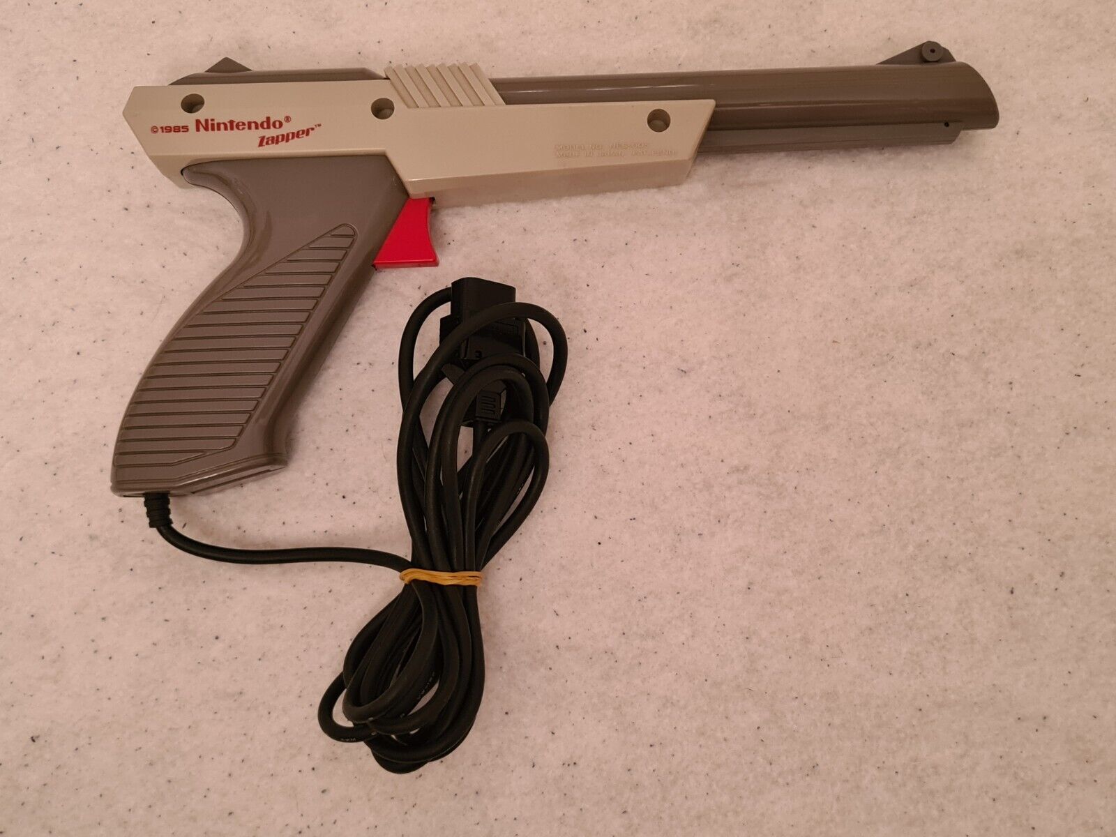 Nintendo NES Zapper Light Gun 1985 Grau Grey OVP - T-Retro-Games 