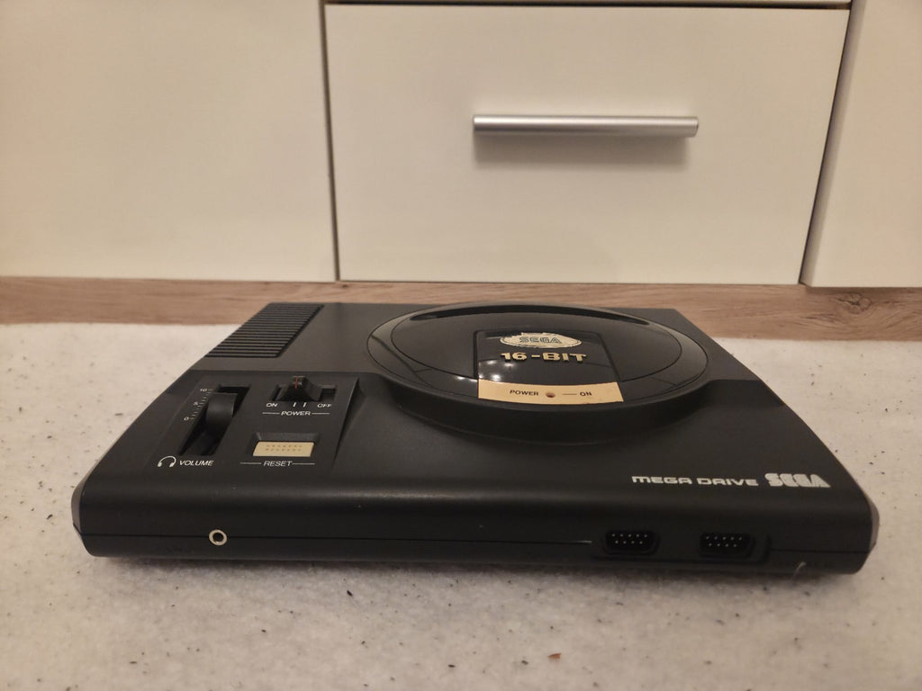 Sega Mega Drive Console Konsole 1600-24 mit Kabeln und Controller