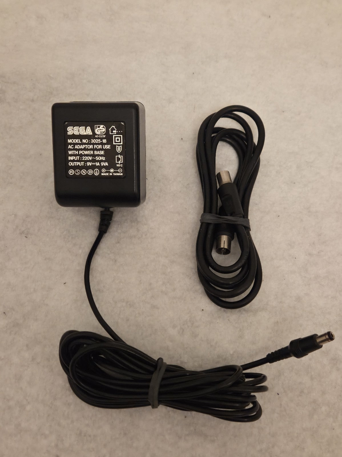 Sega Master System II Console Konsole 3006-18 mit Kabeln und Controller