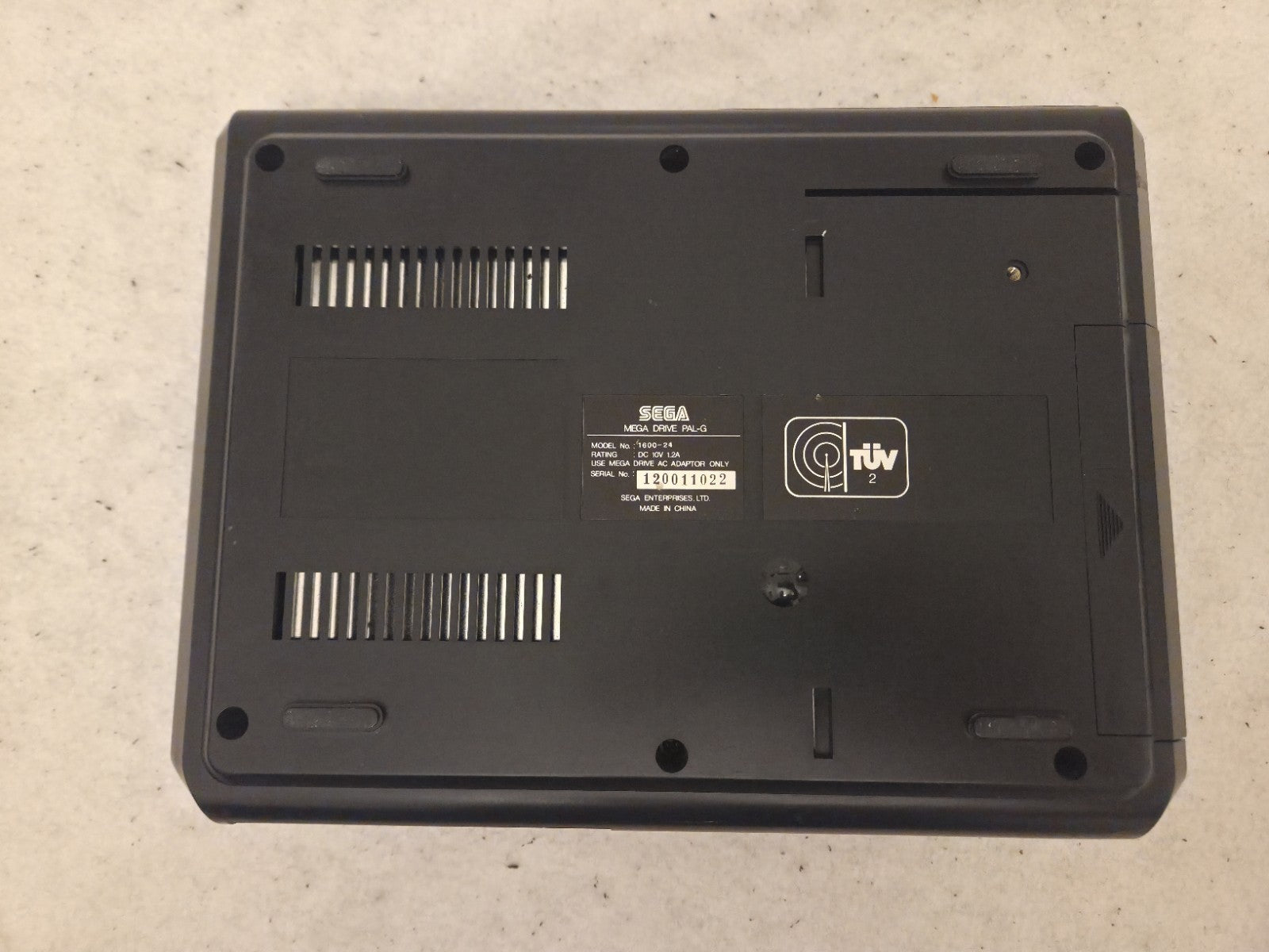 Sega Mega Drive Console Konsole 1600-24 mit Kabeln und Controller